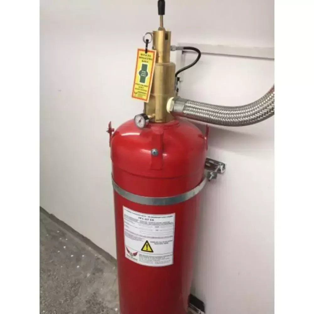 Cilindro de agente limpio FM-200 instalado